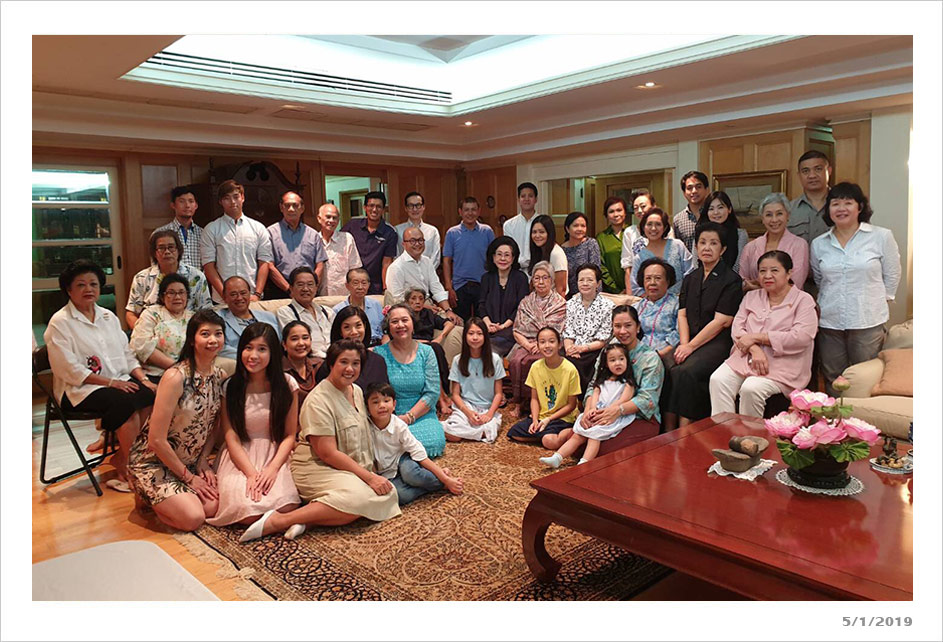 62 9 5 Family gathering